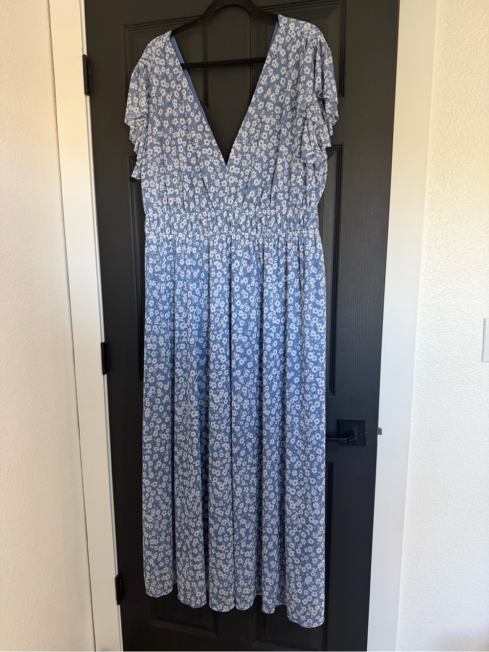 ARULA Light Blue Floral V-Neck Maxi Dress
